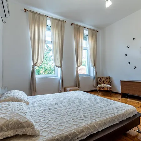 Central Heritage 3-br Sofia